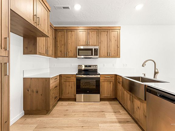 3rd image of 2336 S Bayne Ln