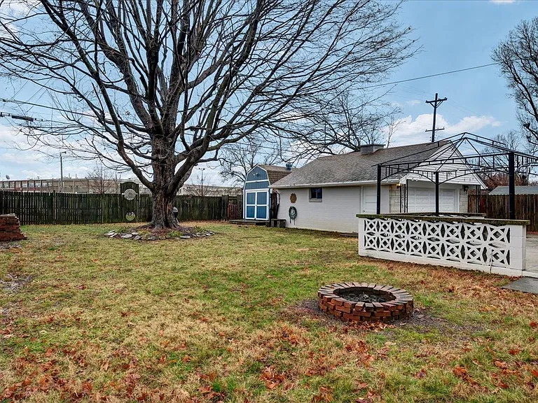 2608 Meadow Dr — Photo 32