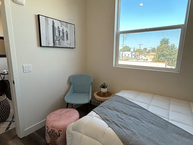 1012 E 25th St #204 — Photo 6