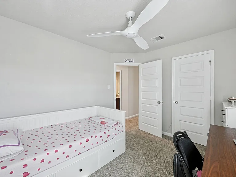 21030 Albany Landing Ln — Photo 23
