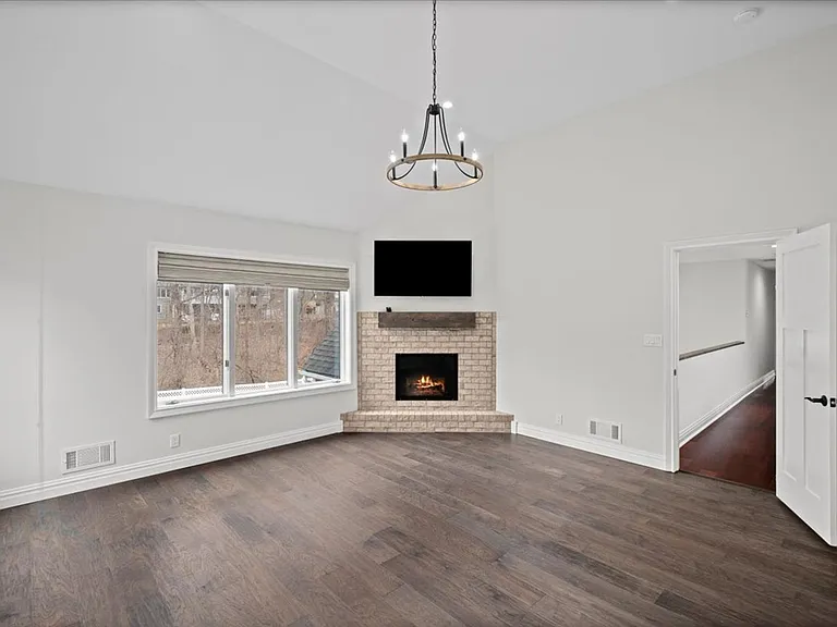 745 Iris Ct — Photo 20