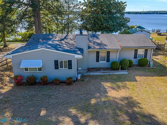3rd image of 182 Shore Dr