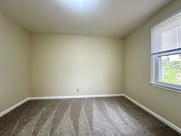 1906 Batts Ln — Photo 18