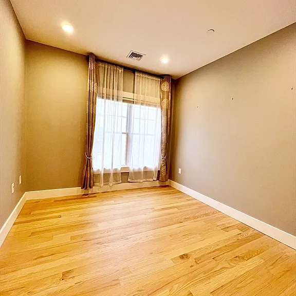 186 Havre St #8 — Photo 13