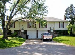 9104 Summit St, Lenexa, KS 66215