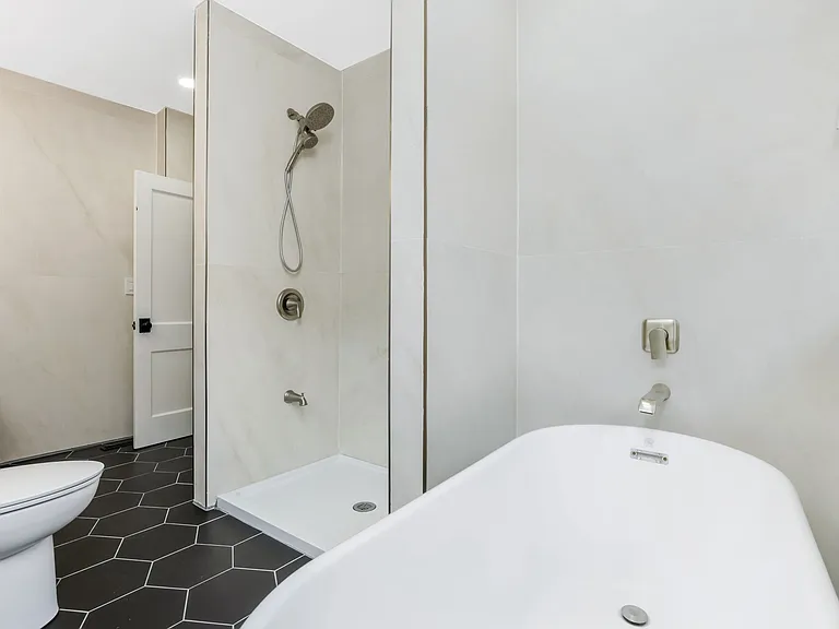 412 E Oakland Ave #412 — Photo 22