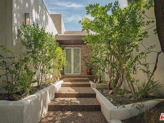 4th image of 3084 Franklin Canyon Dr