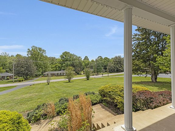 5th image of 482 Broadwell Dr