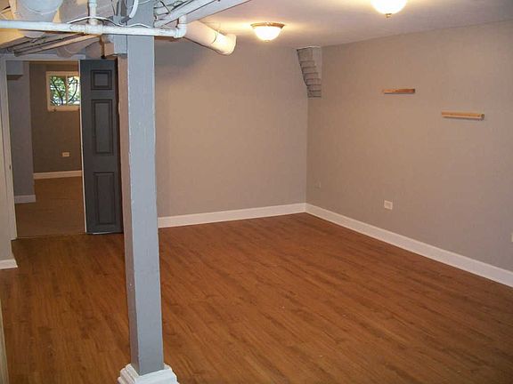 3rd image of 1421 W Cuyler Ave #G