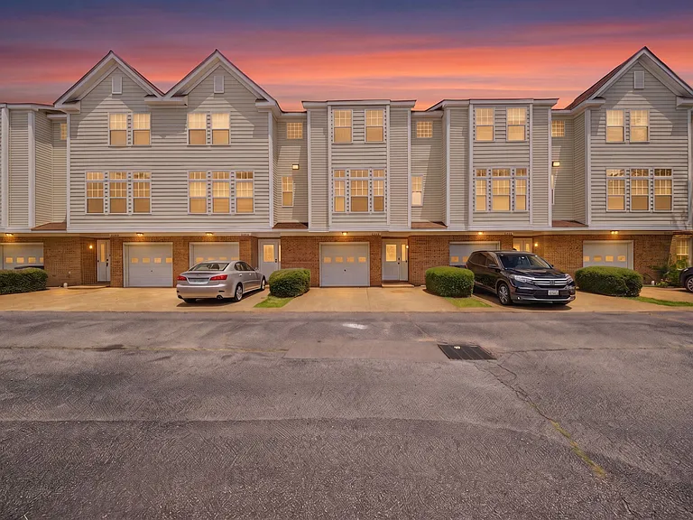 4720 Beach Bay Ct — Photo 2