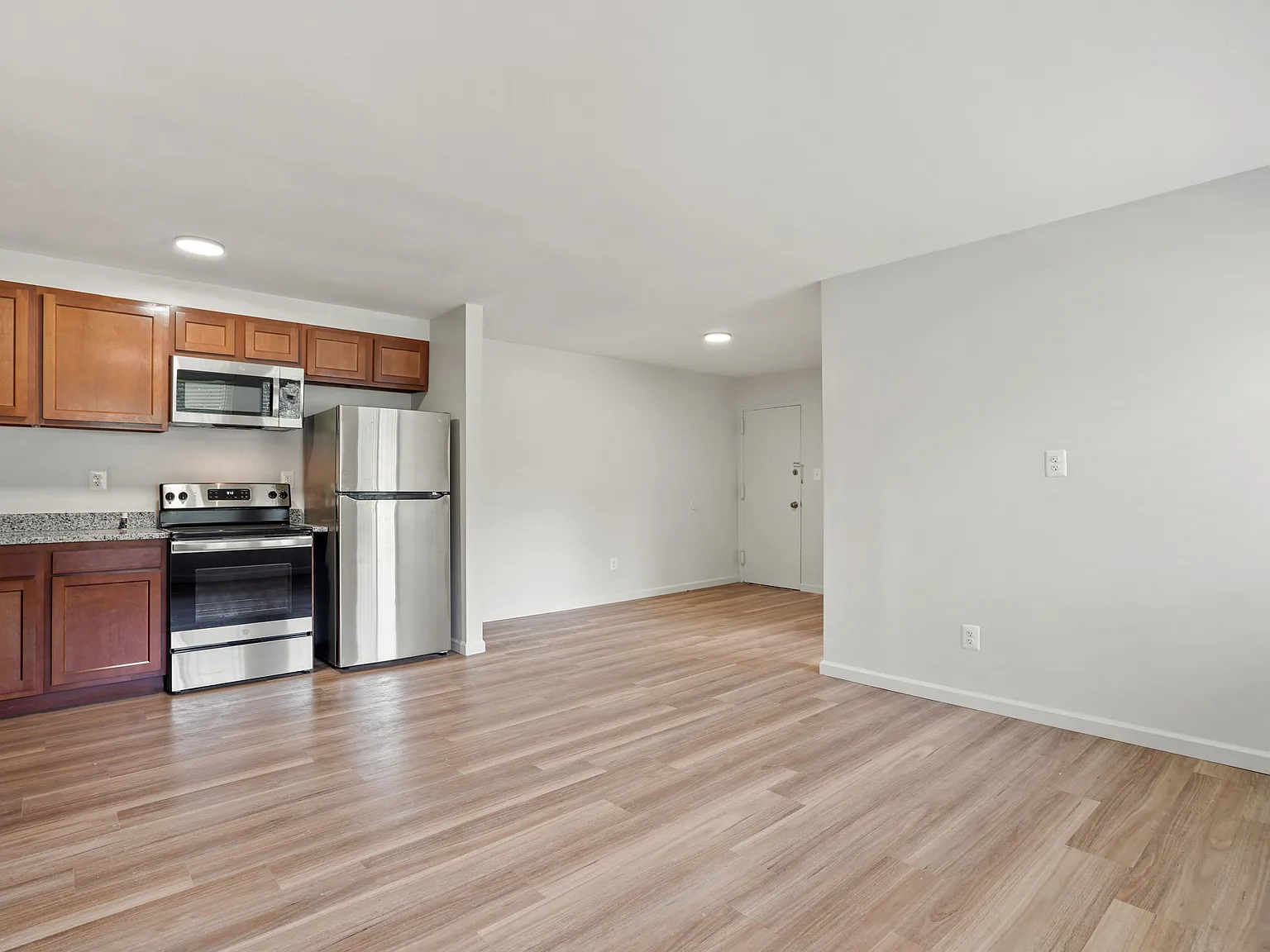 2 bed, 700 sqft, $1,650 — Photo 3