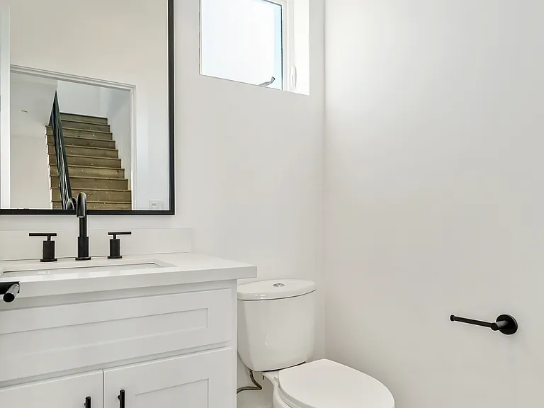 10906 Hesby St — Photo 3
