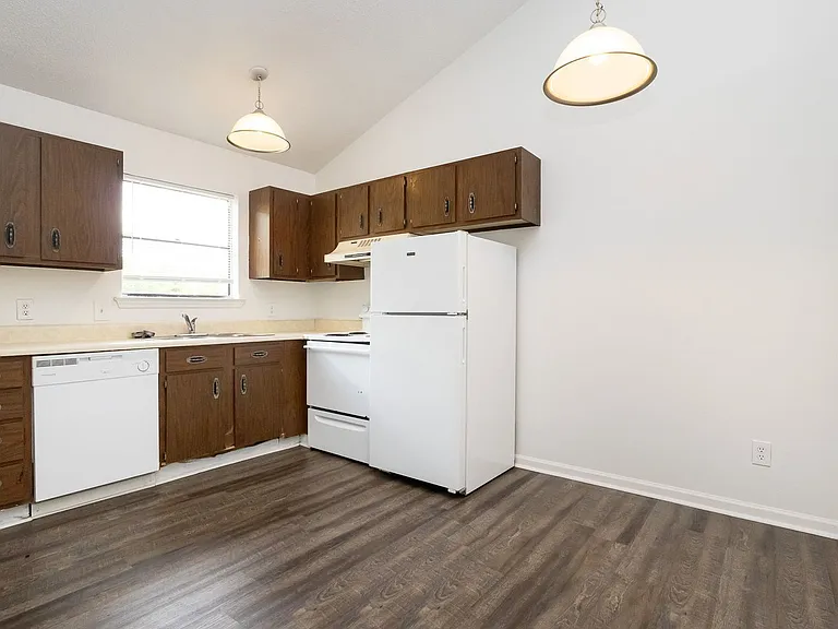 26 Nicole Ln — Photo 2