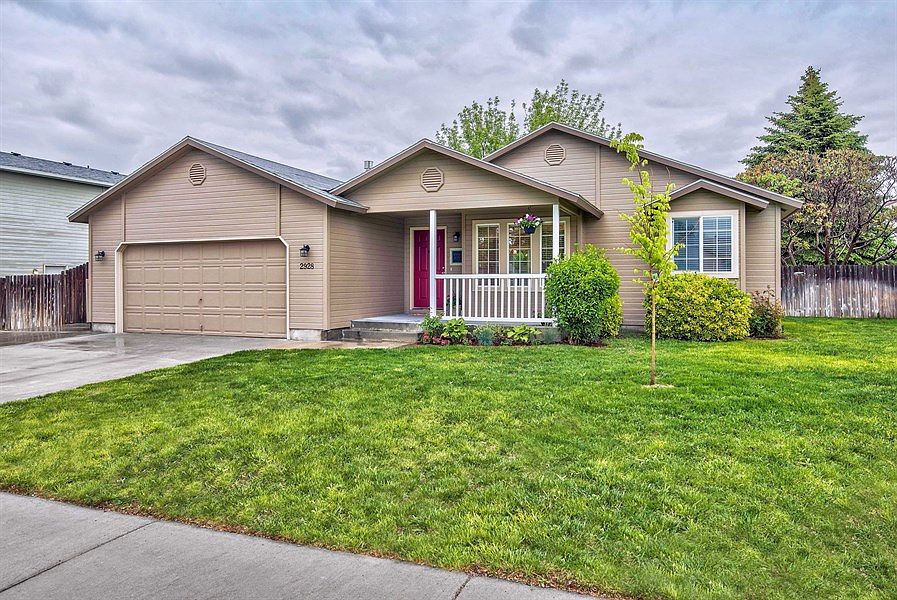 1st image of 2928 Myrtlewood Way