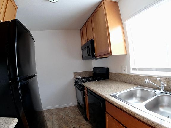 3rd image of 4654 33rd St