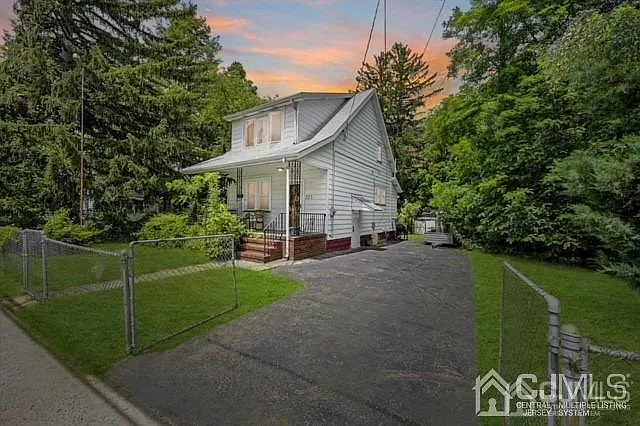 223 Washington Ave photo 1