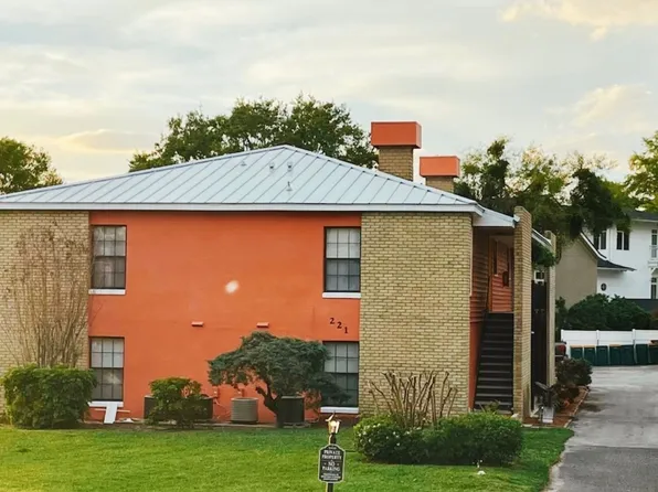 221 W 3rd Ave APT 3, Mount Dora, FL 32757