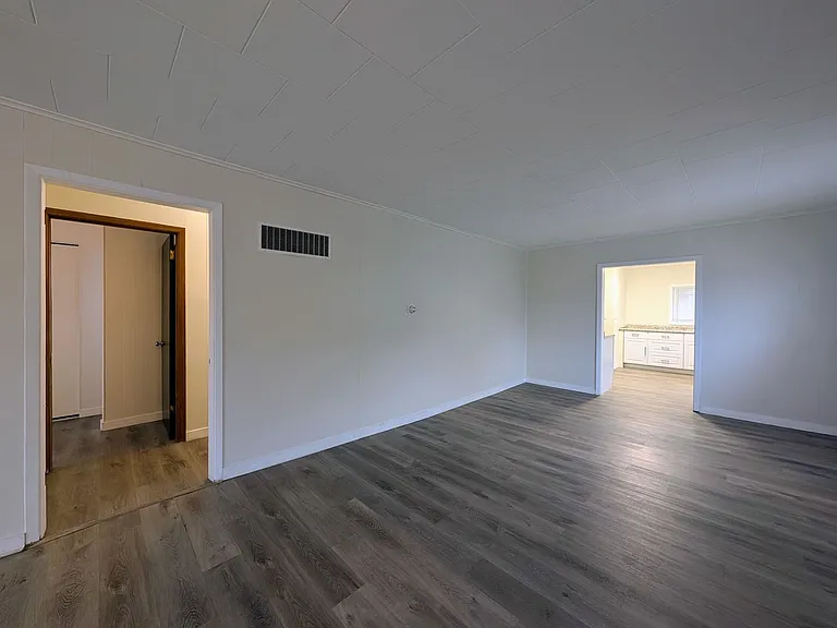 330 Roosevelt Ave — Photo 36