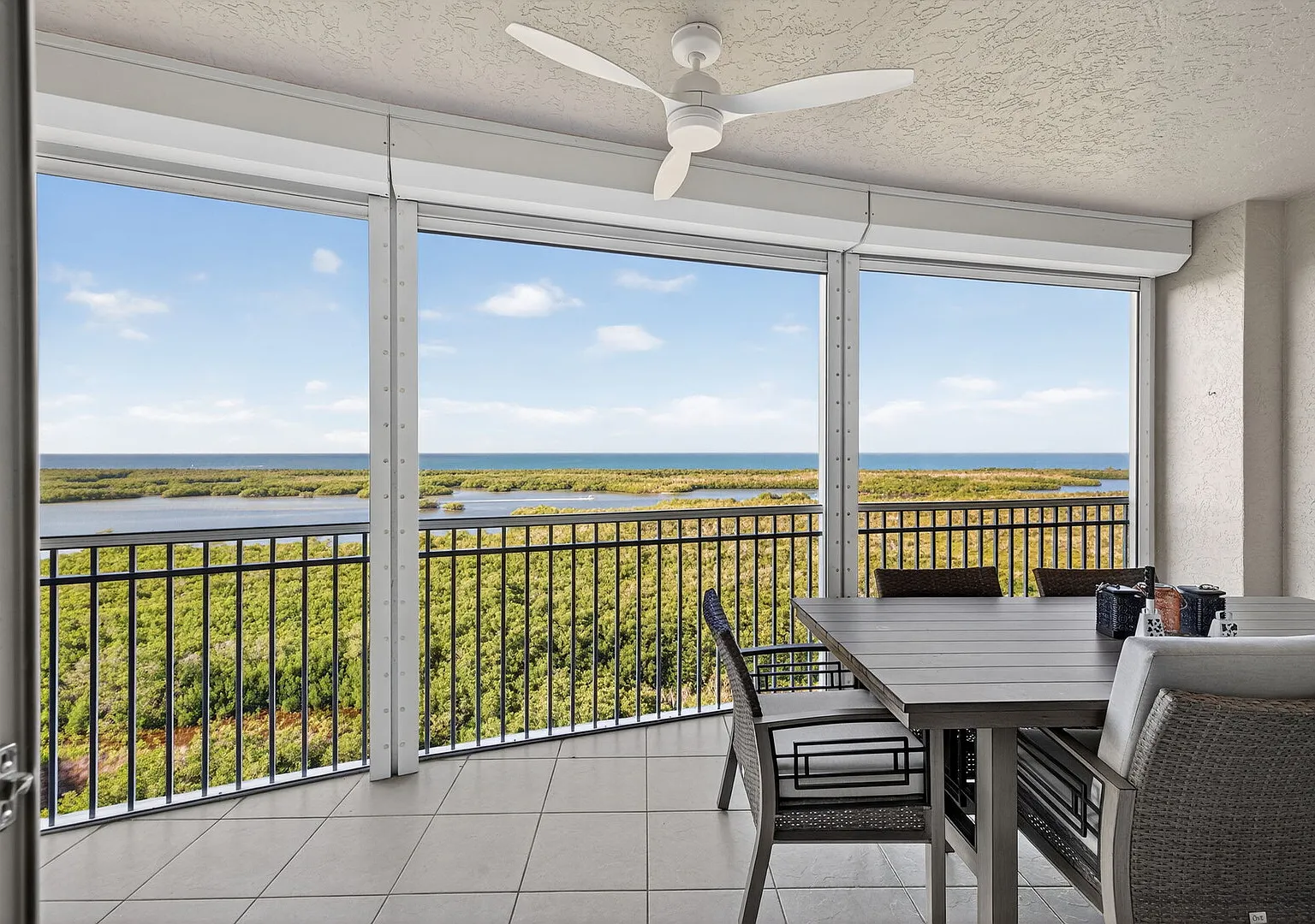 Watch Sunsets Over The Gulf, Newly Renovated & Furnished 2/2 + Den — Photo 4