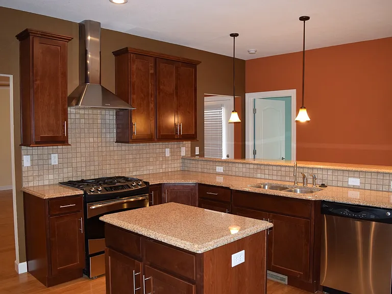 16218 Heartland Ln — Photo 6