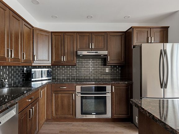3rd image of 33 Harbour Sq #2208