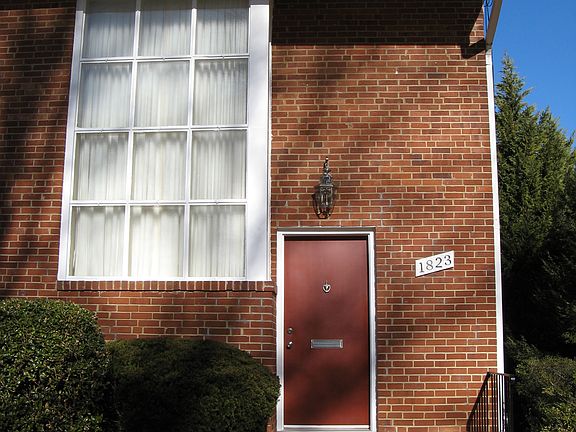 4th image of 1823 Deer Dr