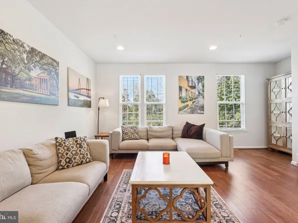 103 Simmons Aly, Phoenixville, PA 19460