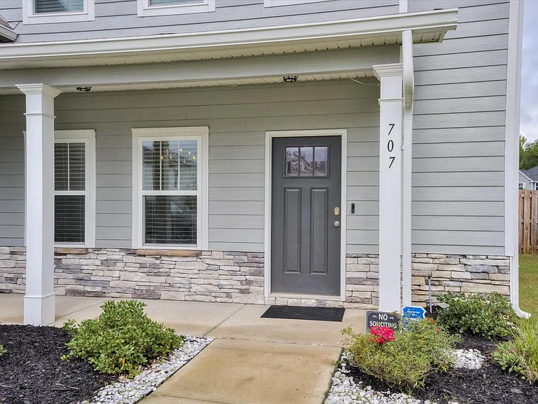 707 Navan Ln — Photo 2