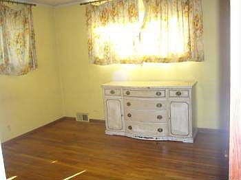4th image of 815 15th St NE
