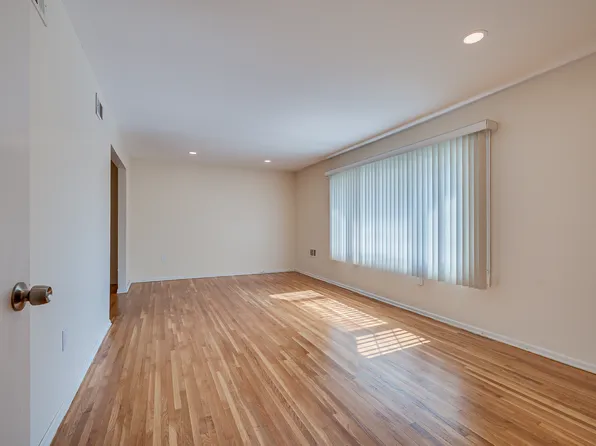 841 Walnut St Floor 2, Roselle, NJ 07203