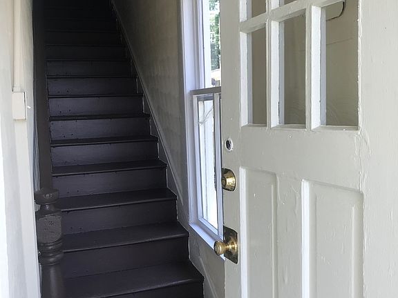 3rd image of 1207 N Craven St