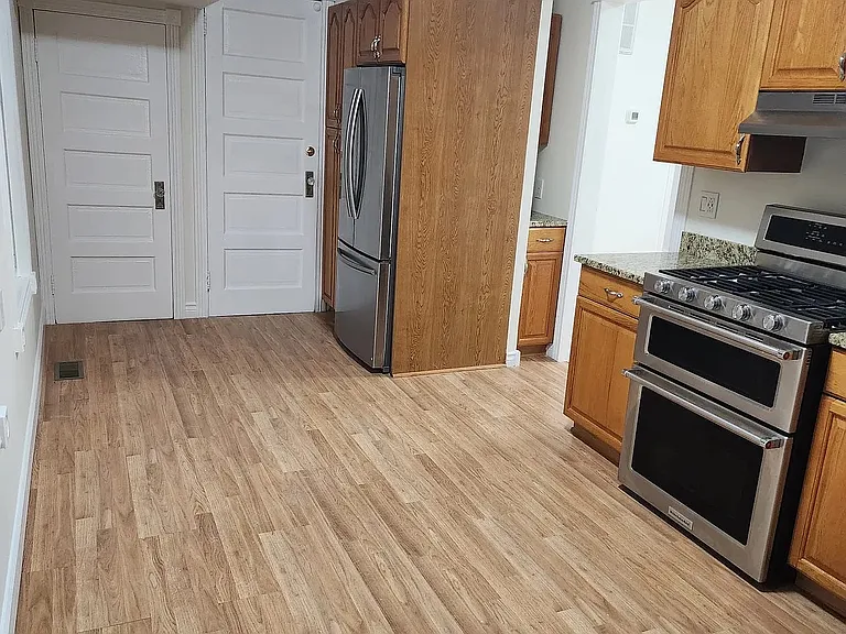 100 Winslow Pl — Photo 8