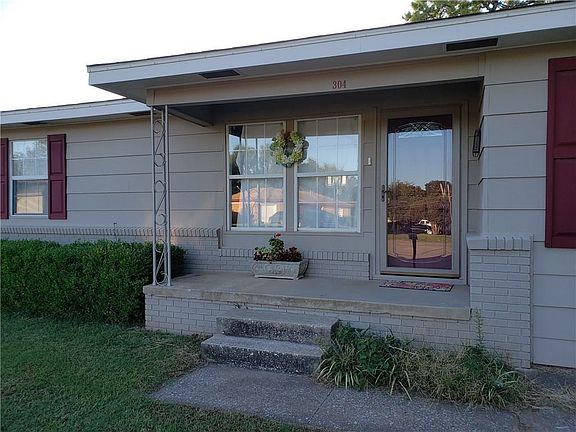 2nd image of 304 Carey St