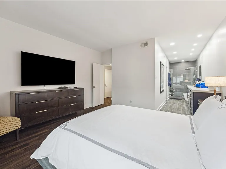 2100 Tanglewilde St #373 — Photo 12