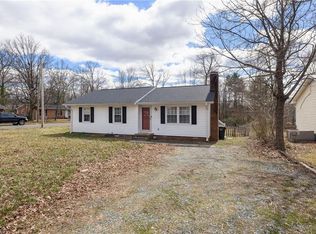 825 Parkwood St, Burlington, NC 27215