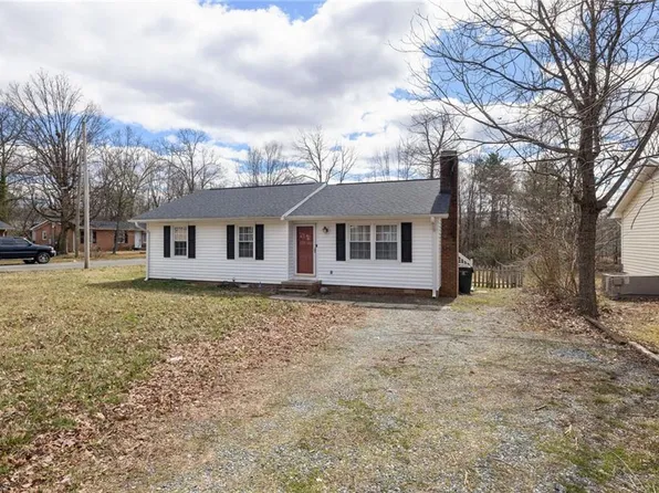 825 Parkwood St, Burlington, NC 27215