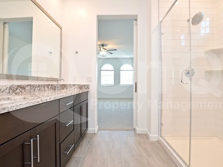 1078 E Sabino Dr — Photo 21
