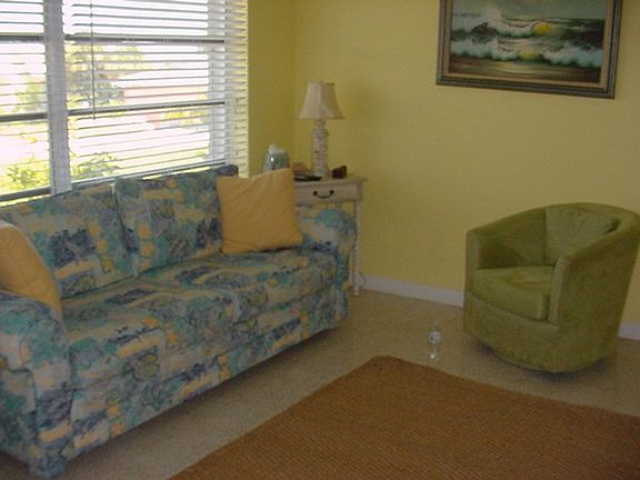 5th image of 2247 NE Center Cir
