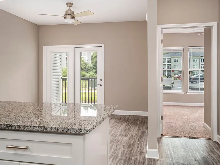 Richmond Place Luxury Apartments — Photo 33
