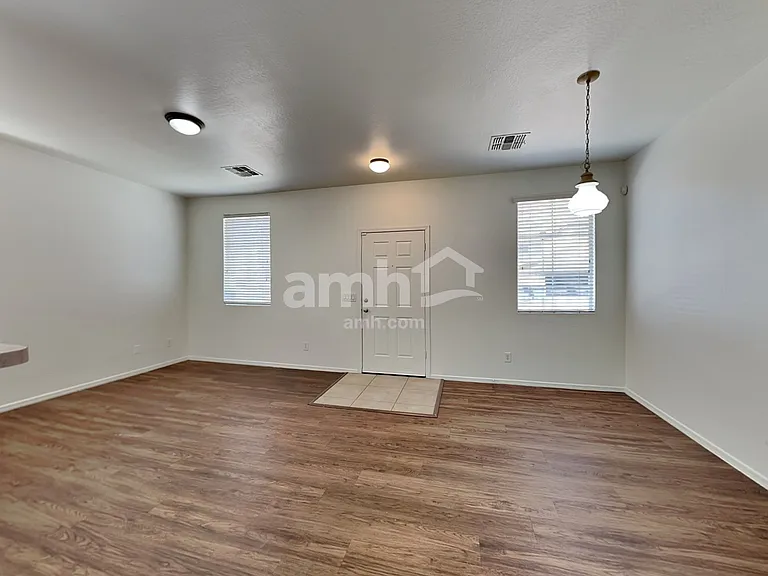 5211 W Warner St — Photo 4