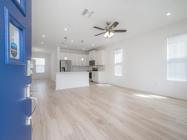 2703 W Fig St #1 — Photo 5
