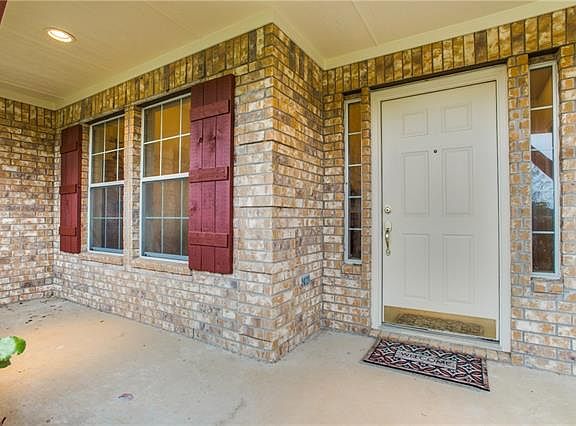 3rd image of 124 Faircrest Dr