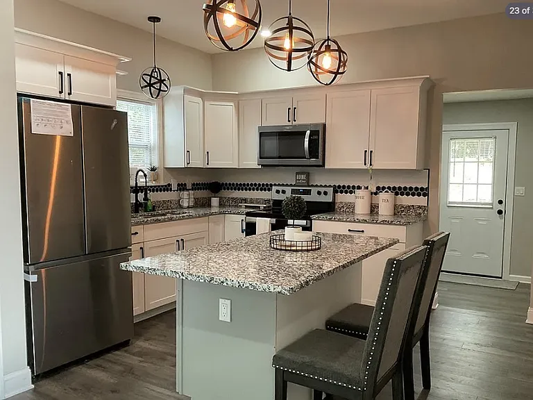 1434 Oakdale Ave — Photo 9