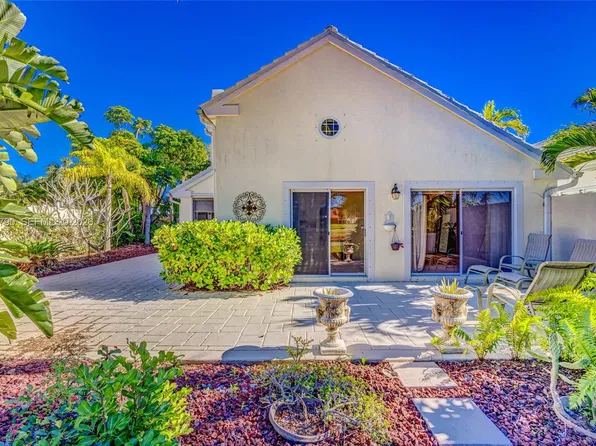 30 Windsor Ln, West Palm Beach, FL 33418