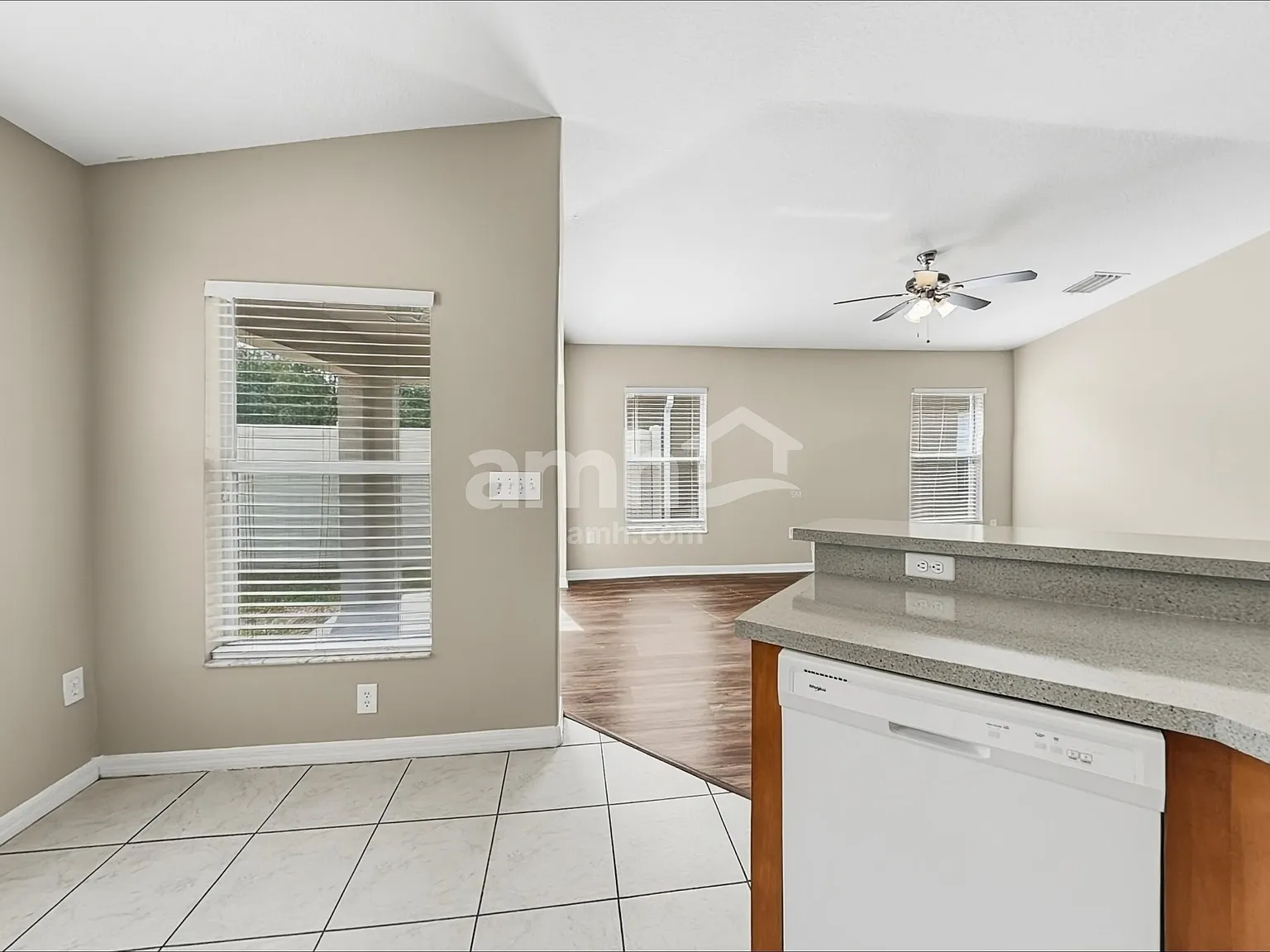 4 bed, 2.0 bath, 1946 sqft, $2,260 — Photo 4