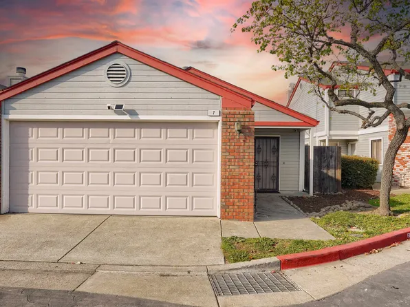 7 Town Square Pl, Oakland, CA 94603