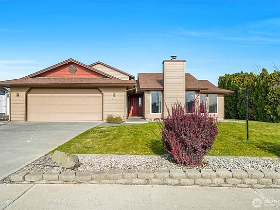5th image of 319 N Grape Drive