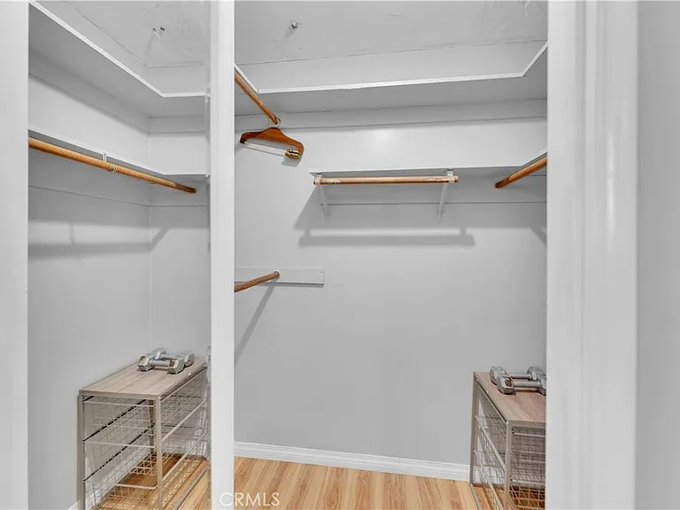 1250 E 1st St #7 — Photo 24