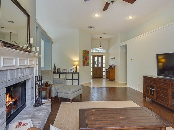 4th image of 4014 Legend Creek Dr