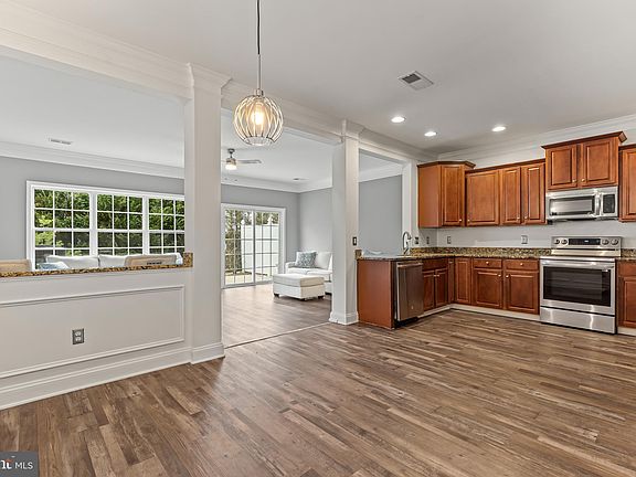 4th image of 1234 Emilys Ct